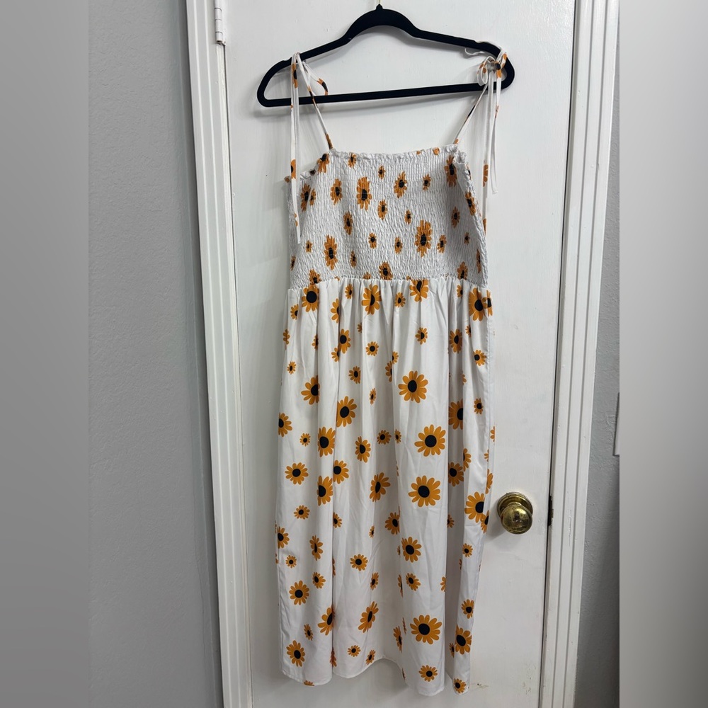 White Sunflower Print shein Dress